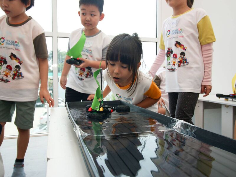 Kids testing builds at STEM camp