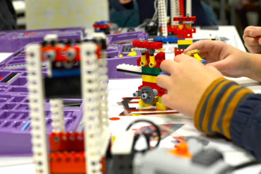 Kids building motorized models in Bricks Challenge class